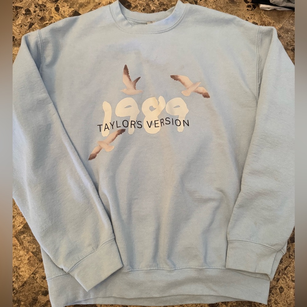 1989 Taylor Swift sweatshirt